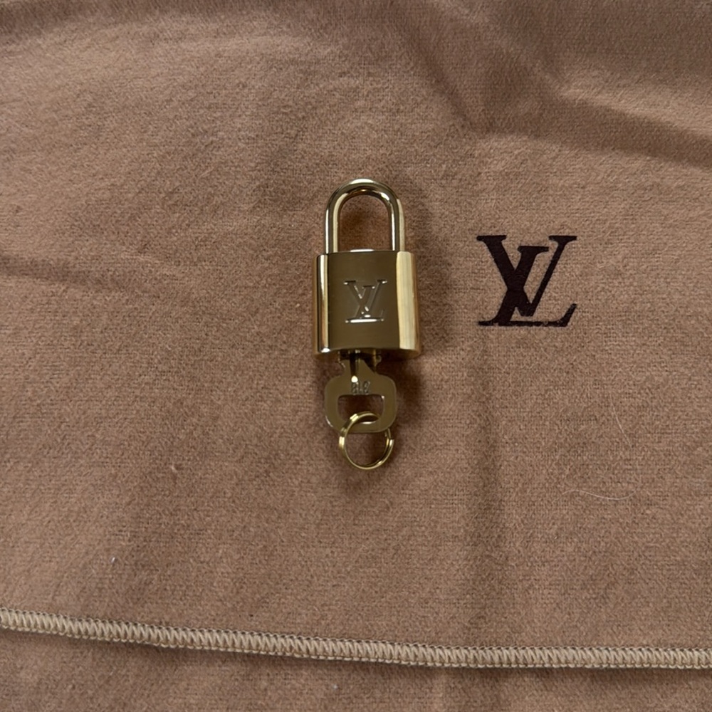 Louis Vuitton Lock and Key# 313, 318, 314, 323 & 327 - Picture 4 of 8